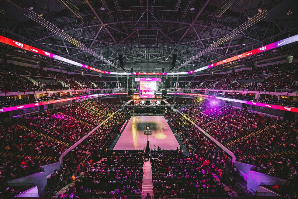 stadium, basketball game, sports game, crowd