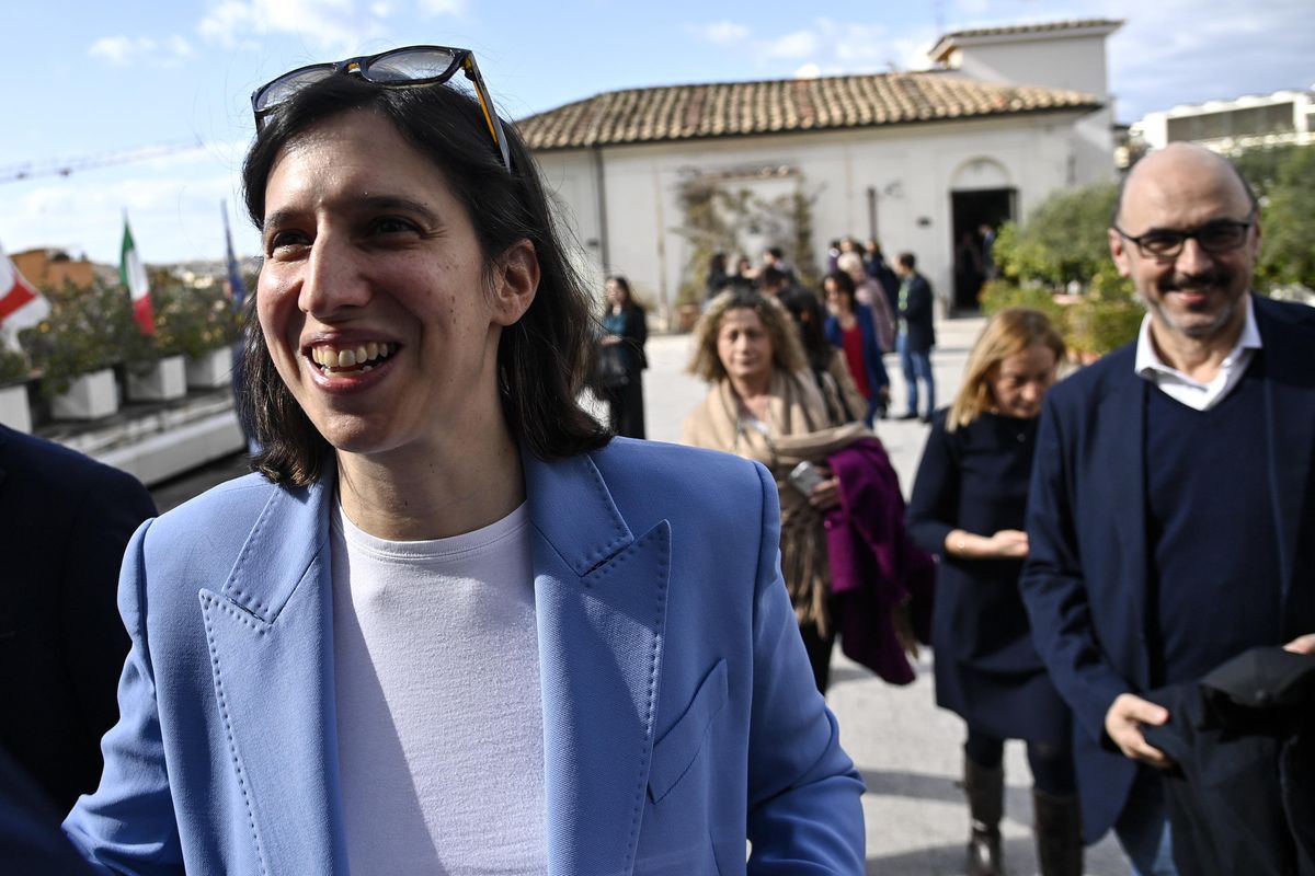 Poteri forti in pressing sul partito. «Si cambi rotta o niente governo»