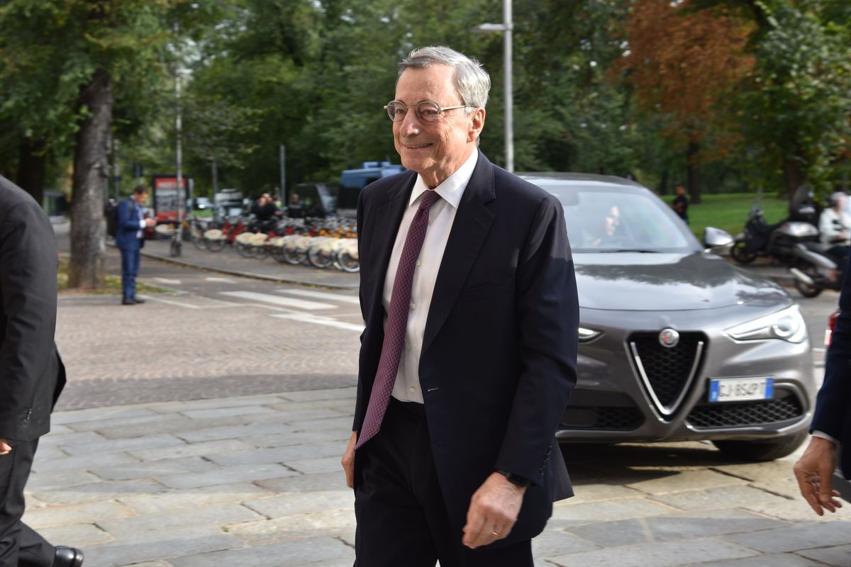 Draghi spinge la Difesa comune Ue senza dire chi ci guadagna dalle armi