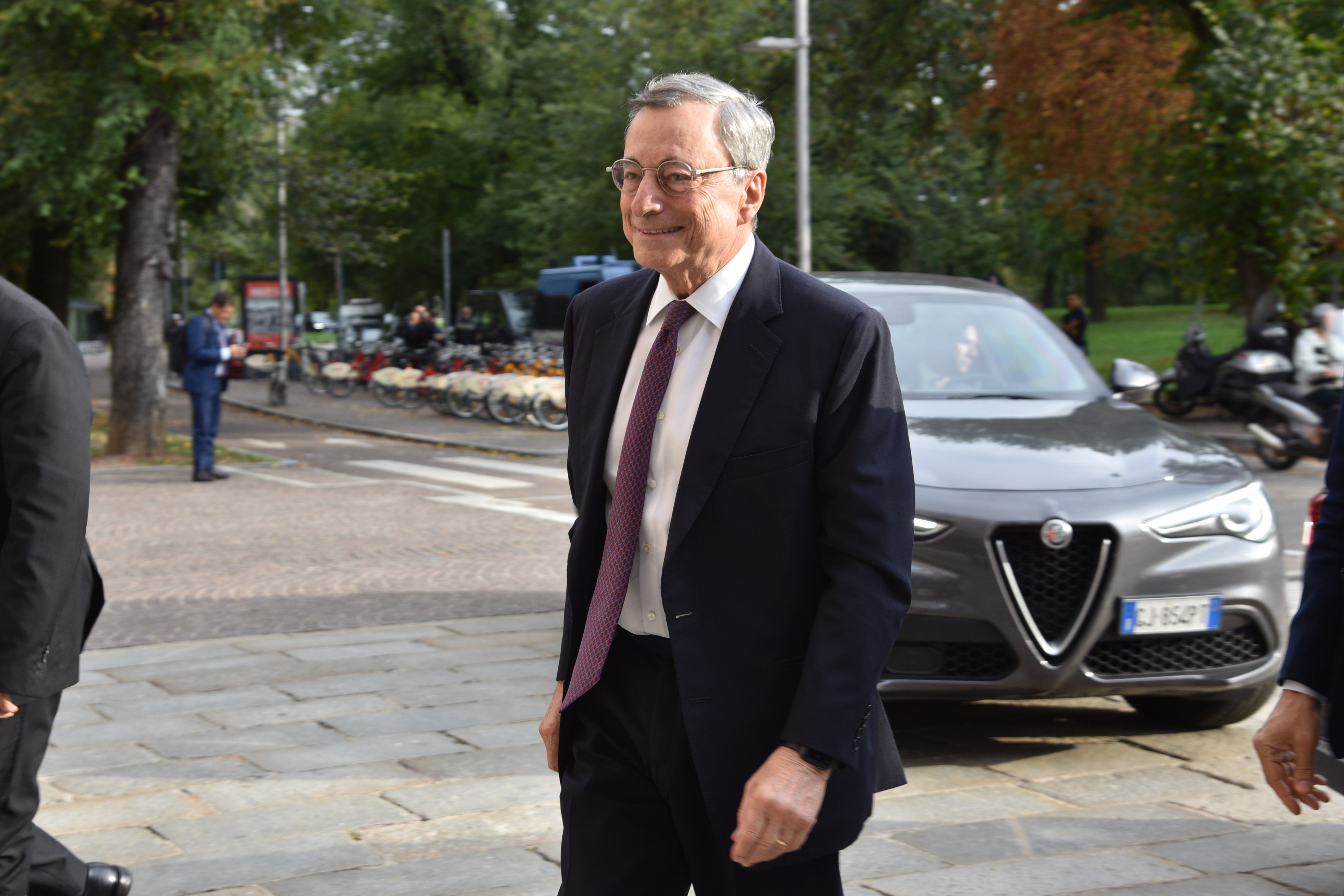 Draghi spinge la Difesa comune Ue senza dire chi ci guadagna dalle armi