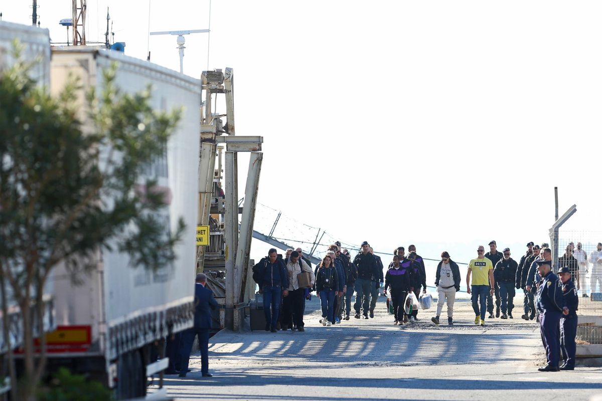 L’Ue sposa la linea italiana sui migranti: necessari hub e lista dei Paesi sicuri