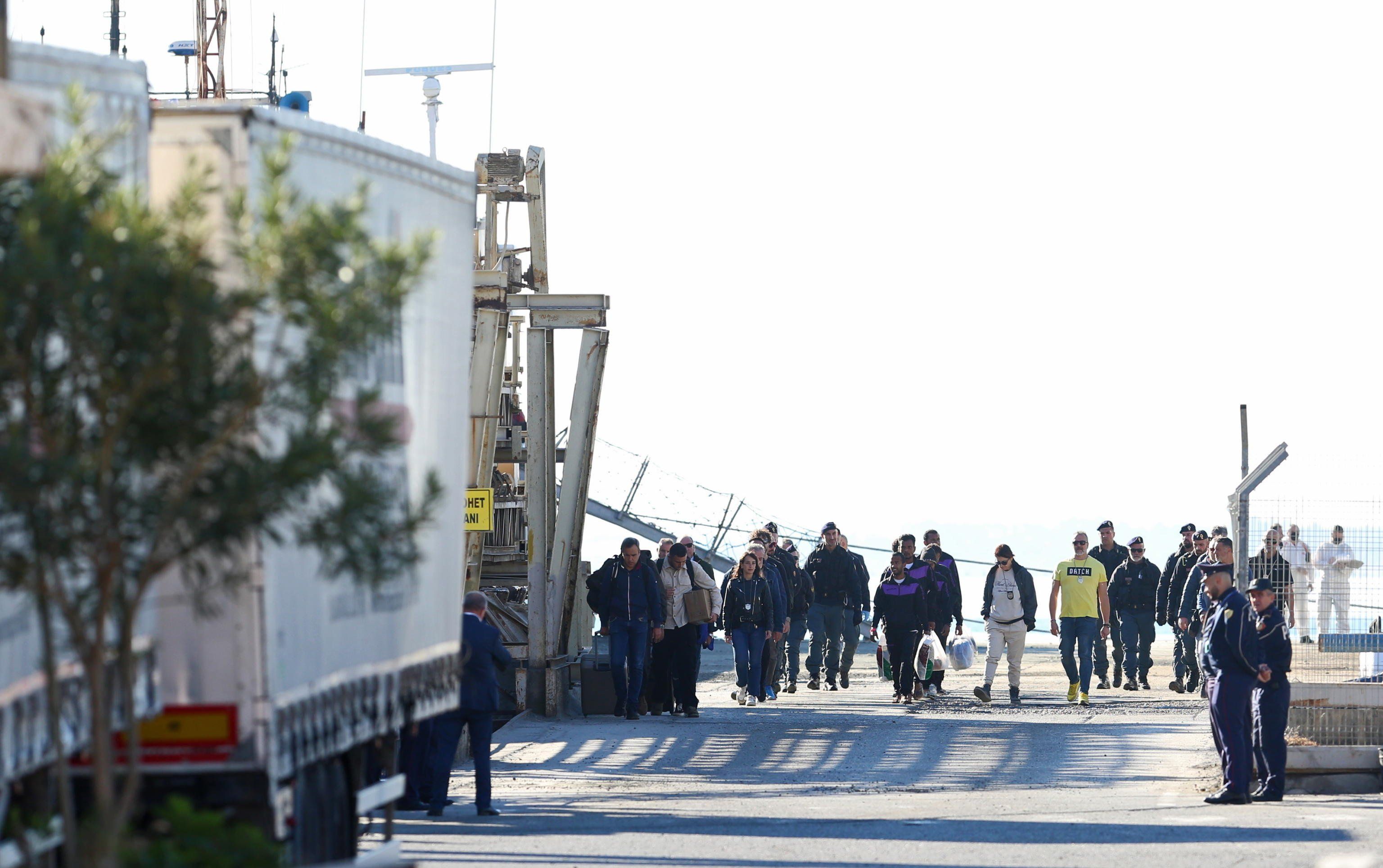 L’Ue sposa la linea italiana sui migranti: necessari hub e lista dei Paesi sicuri