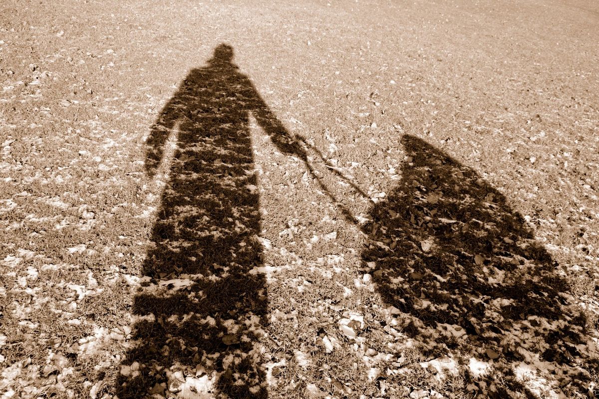 Bimba in un sacchetto per venderla in Italia