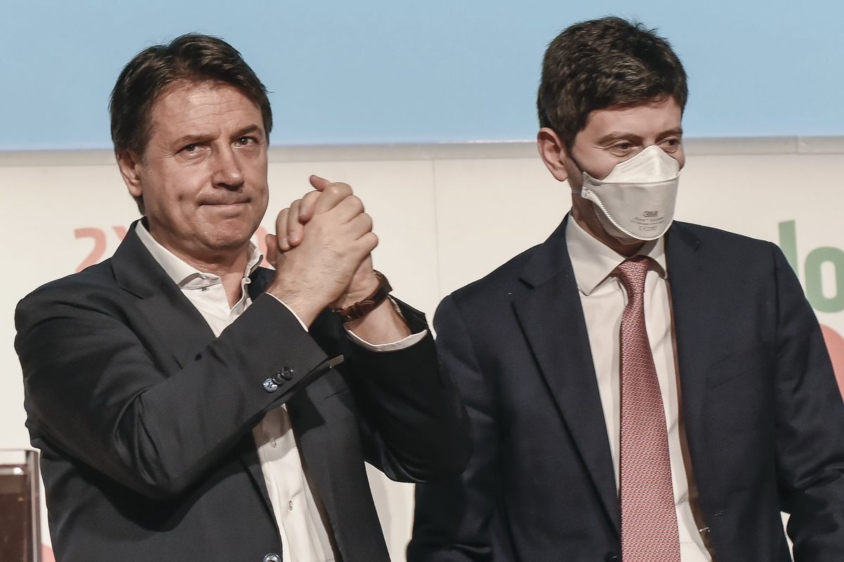 Altre picconate alla gestione Covid. «Ministero ignorante e Cts inutile»