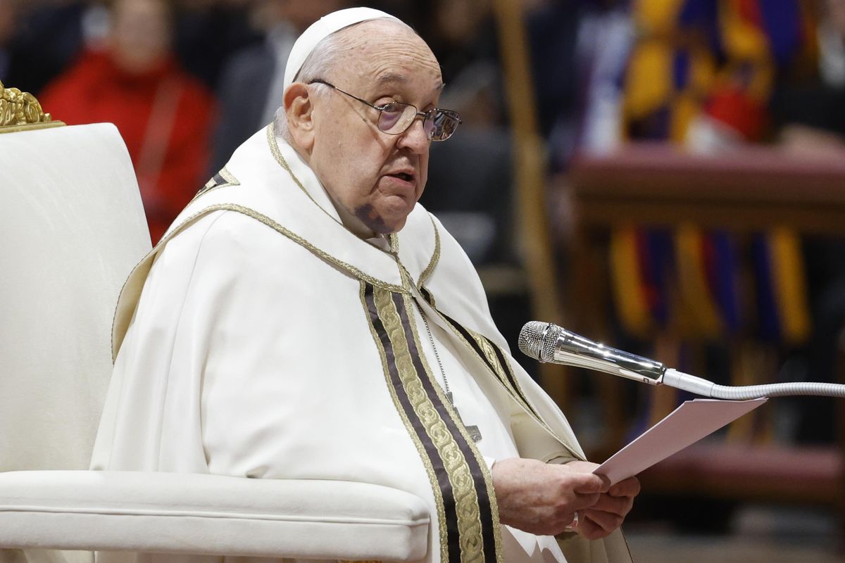 «Avvenire» benedice la piazza con l’elmetto. Il Papa lo snobba e scrive al «Corsera»