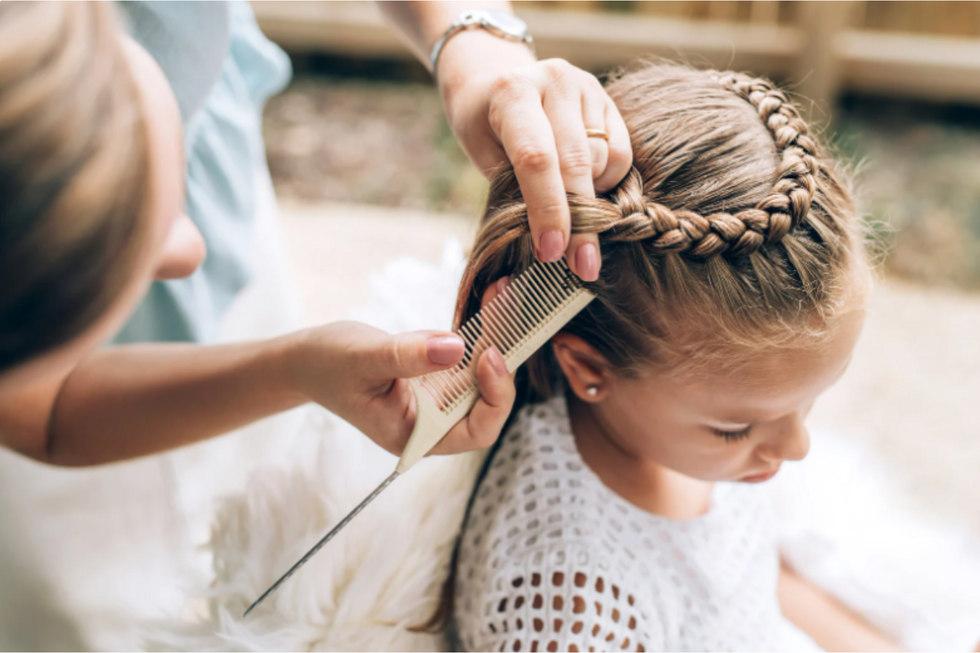 Teacher starts doing her student's hair everyday after her parent died to take care of her