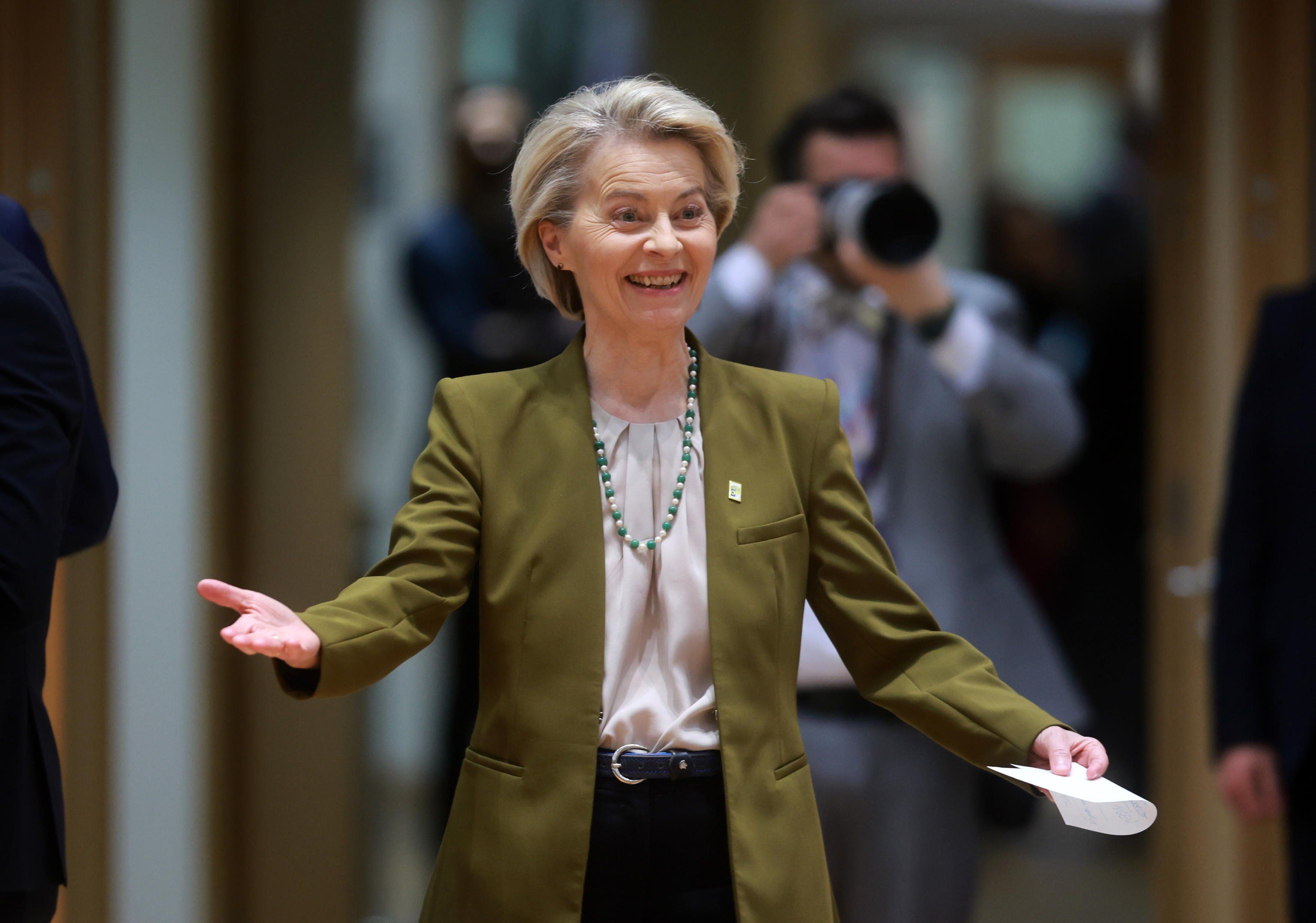 Pur di santificare i miliardi per le armi hanno arruolato persino Gesù Cristo