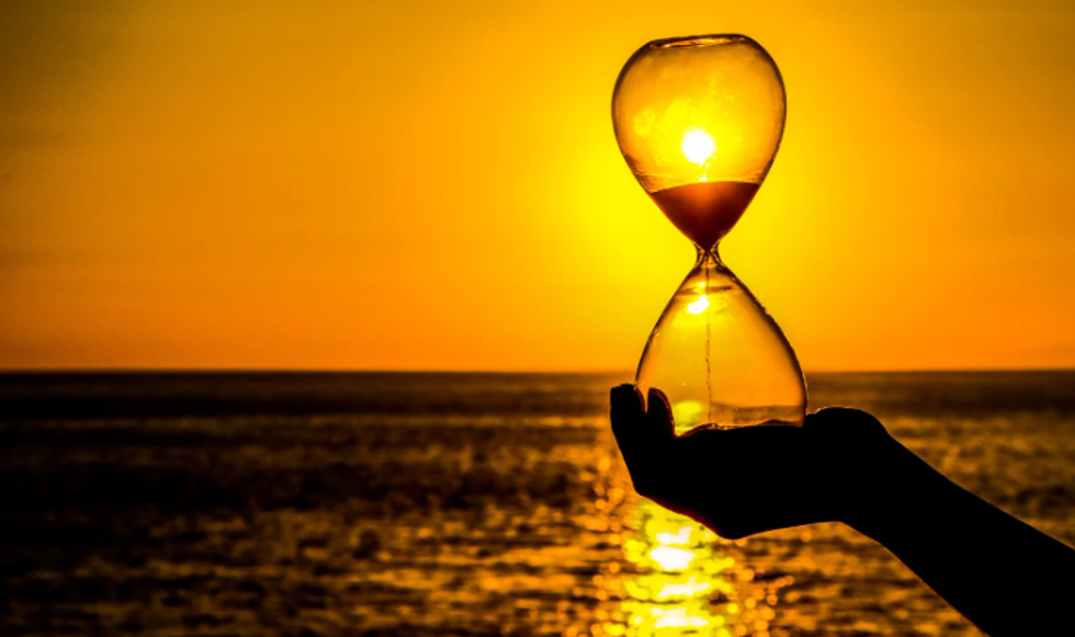 time, time perception, science of time, hour glass, aging, neural processing, youth, lifespans, ocean