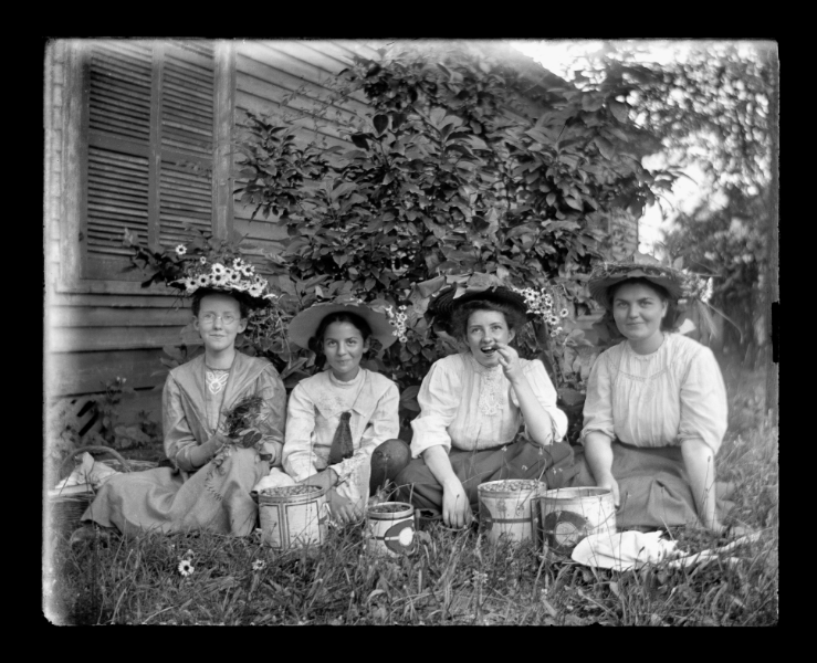 women, young women, victorian era, victorian women, ladies