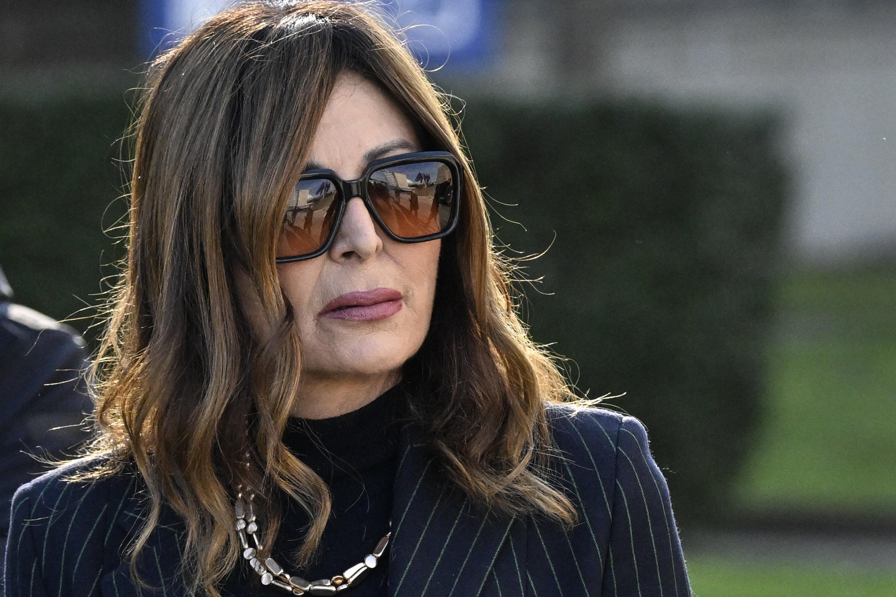 Santanchè fa melina. Fdi: «Se va a giudizio, lascia per difendersi»