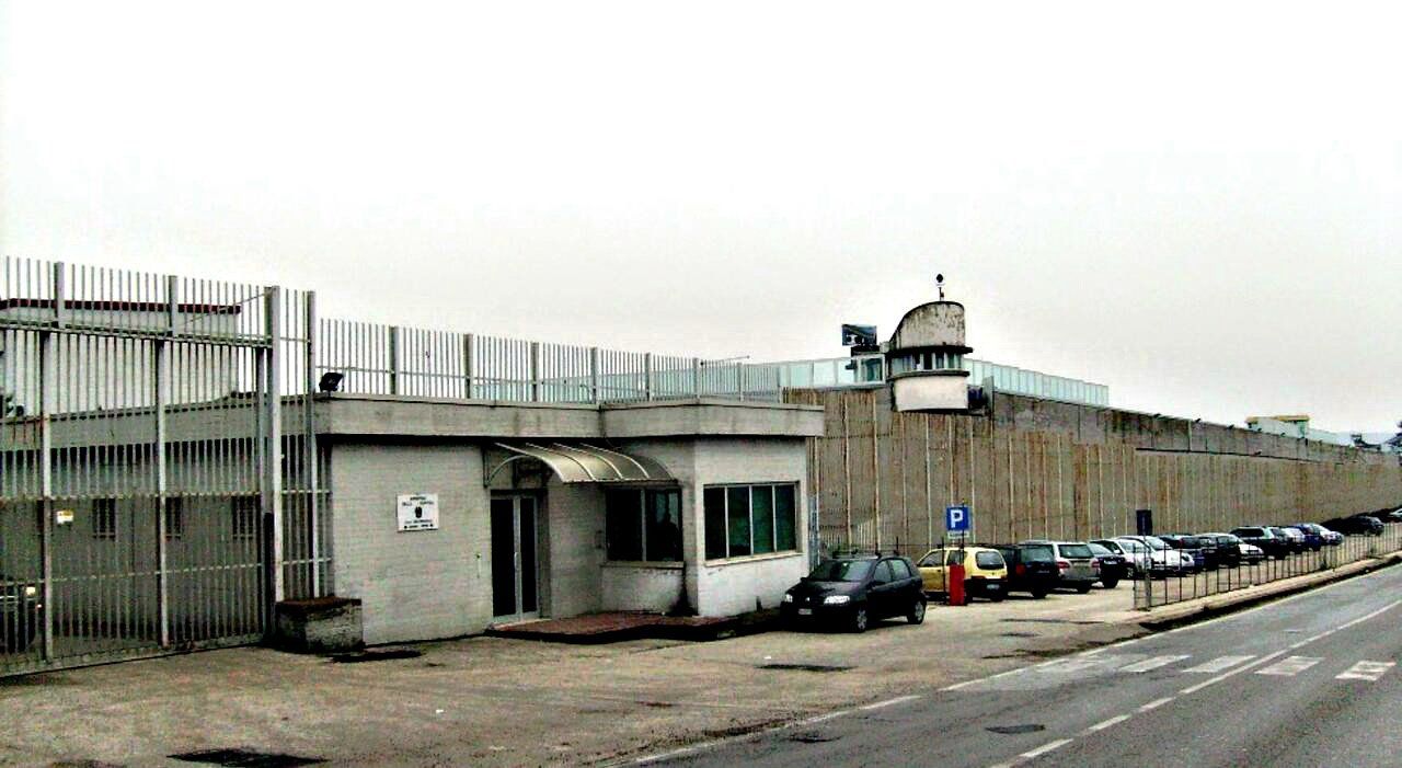 Detenuti in rivolta ad Avellino, celle devastate