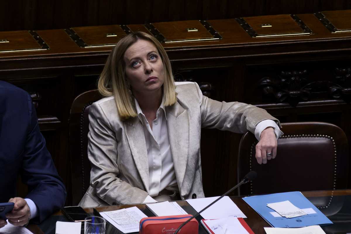 Con la scusa dell’euro-riarmo vogliono far cadere il governo