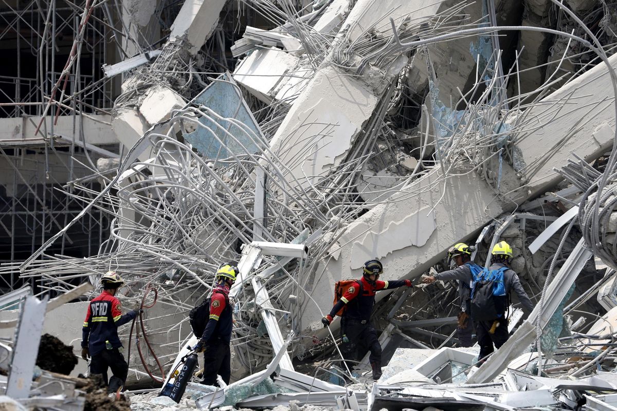 In Myanmar i morti sono quasi 1.700 ma la giunta militare bombarda i ribelli