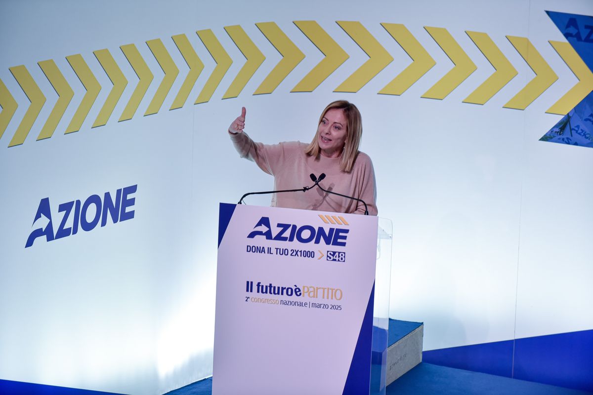 Azione dà segni di vita: applaude la Meloni