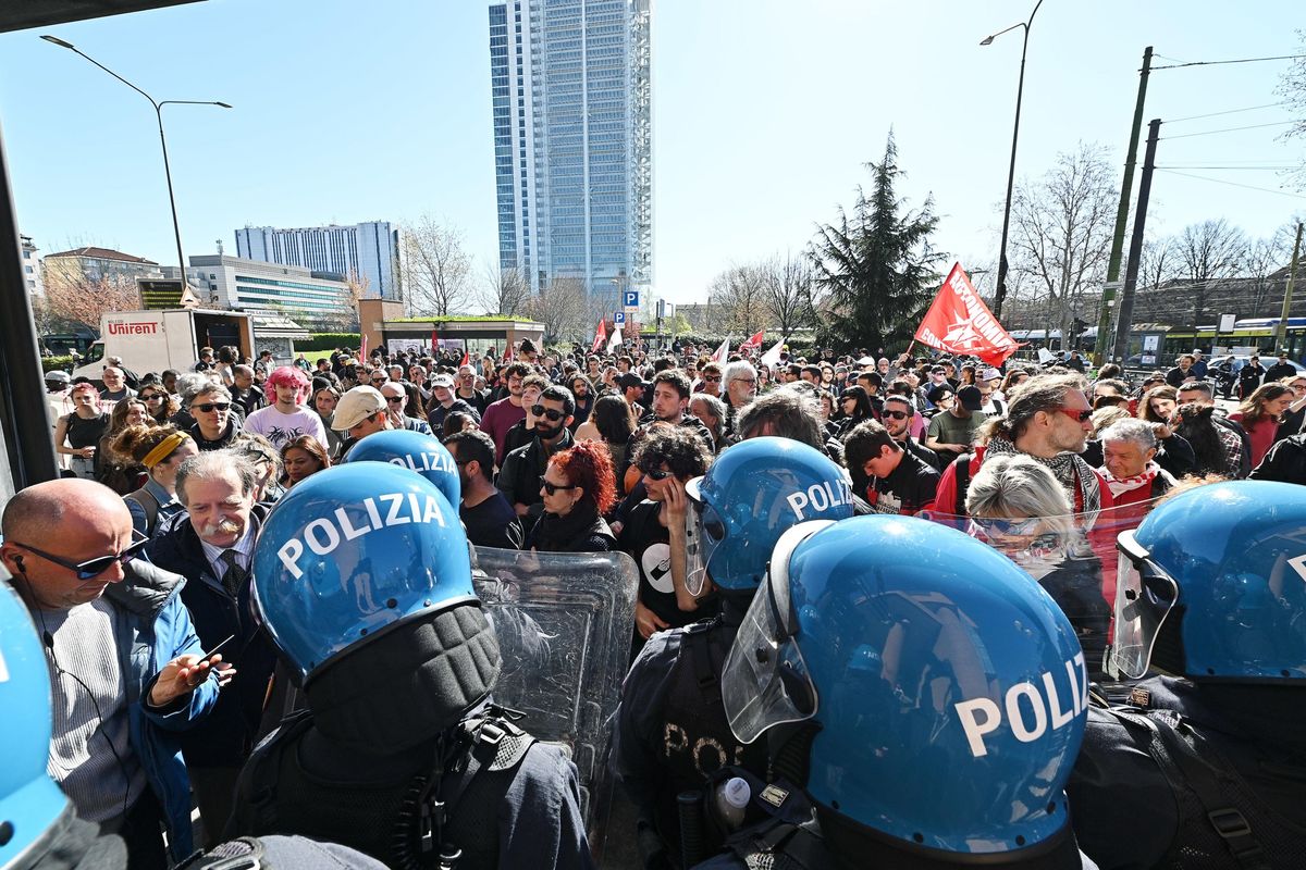 Secondo i giudici, i violenti del collettivo Askatasuna agivano senza coordinarsi