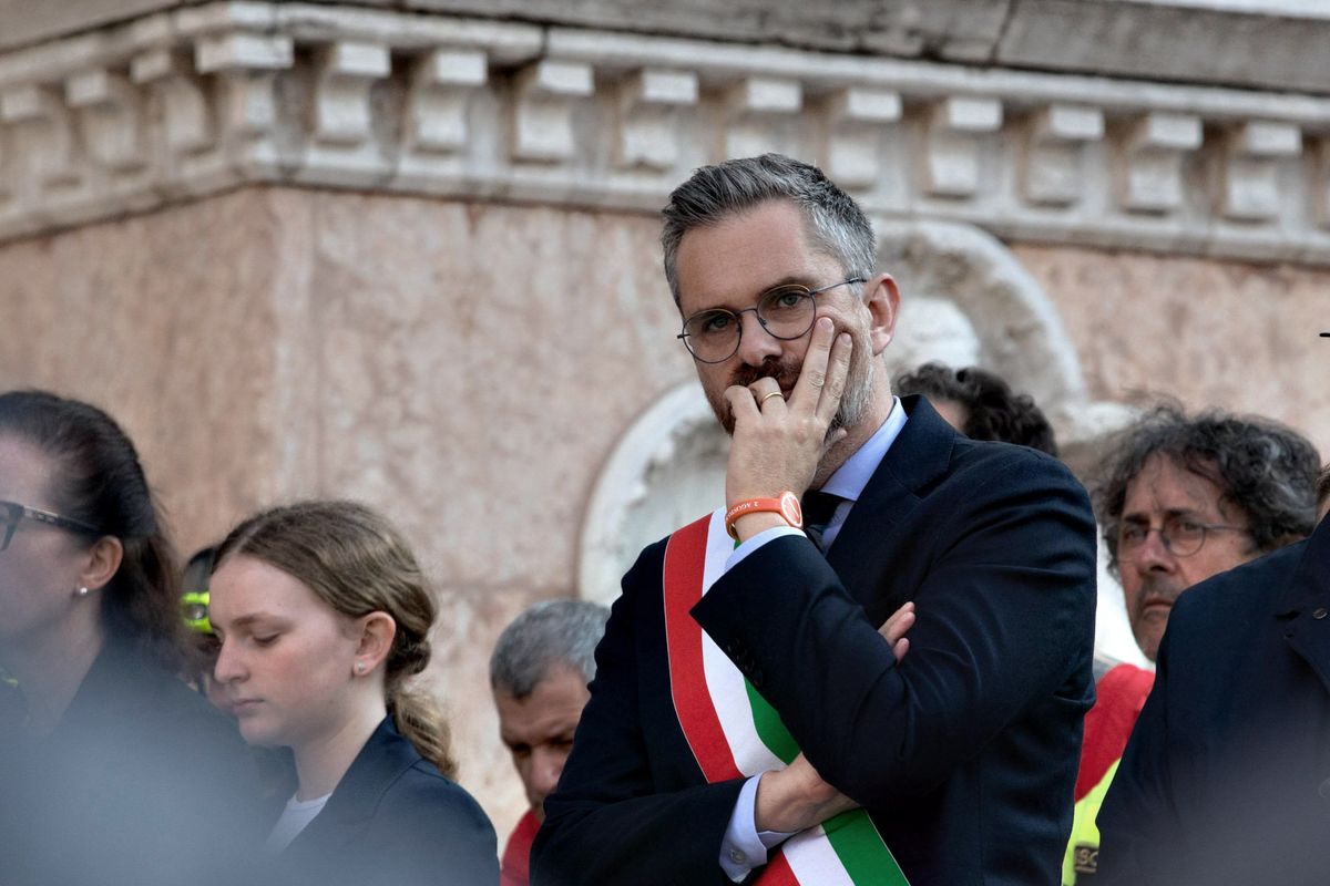 Prodi e Cgil nella piazza europeista. Ma Lepore non spiega chi pagherà