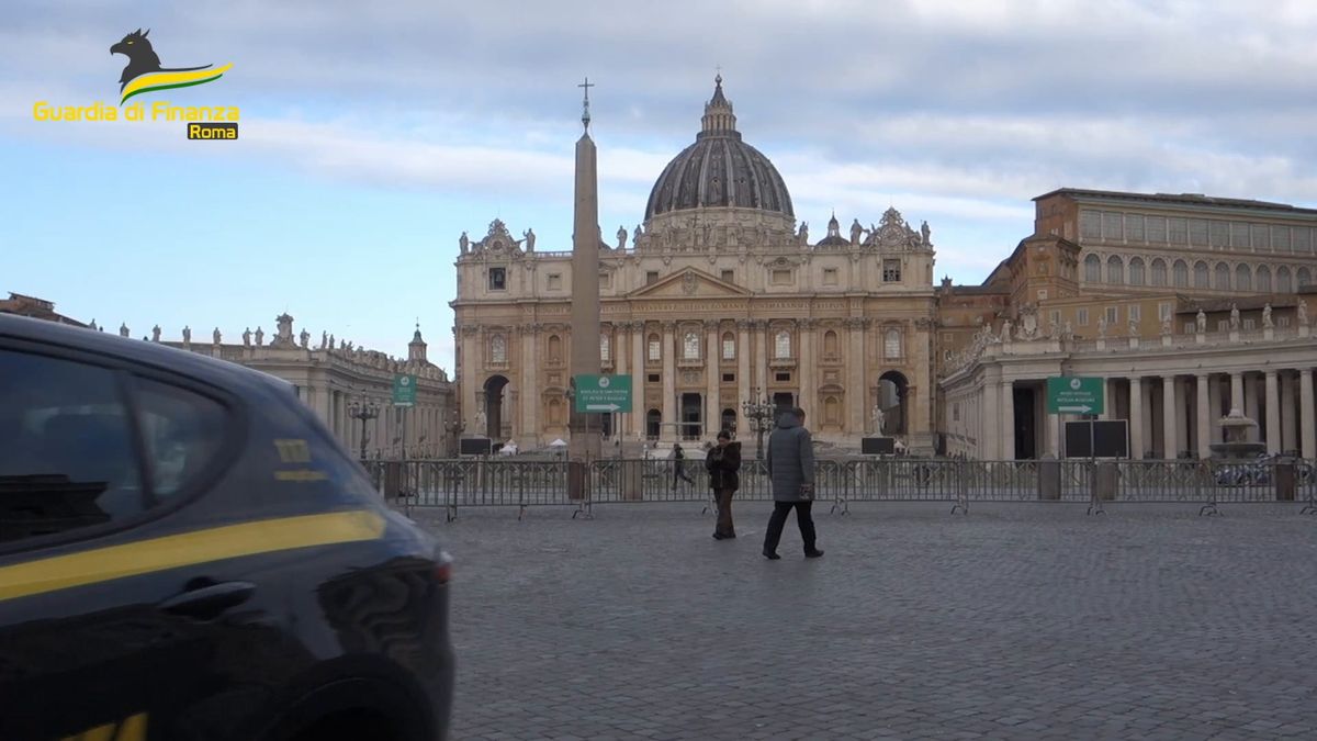 Giubileo, la GdF di Roma sequestra oltre 16 milioni di souvenir illegali