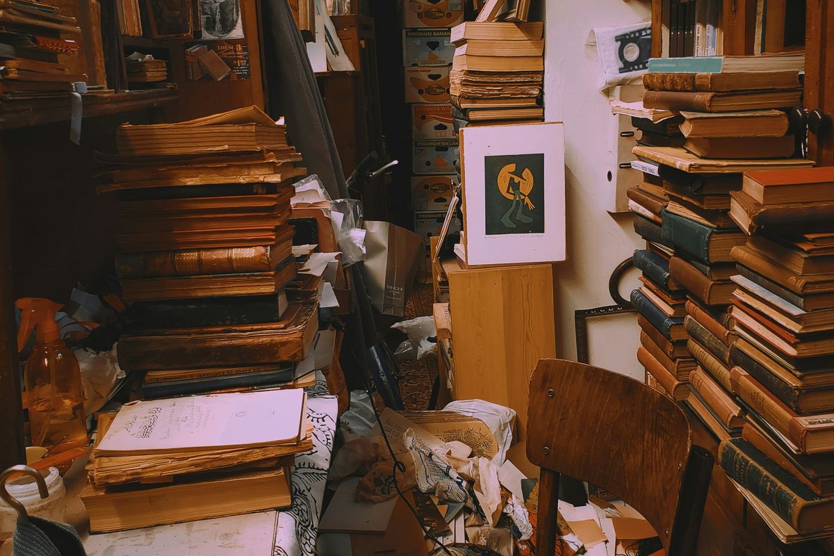 hoarder, clutter, stuff, mental health, hoarding