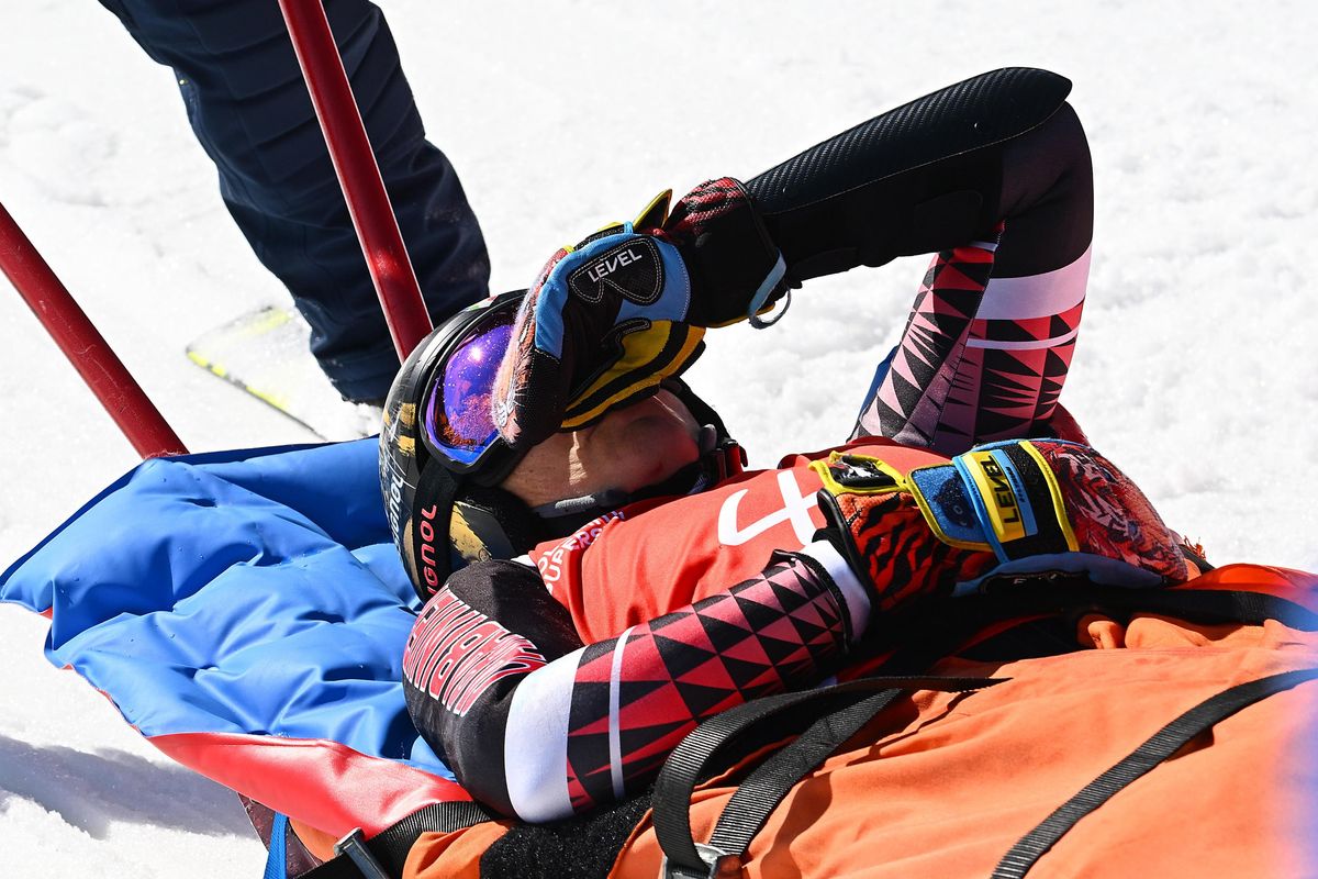 Brignone fratturata, ferma per mesi