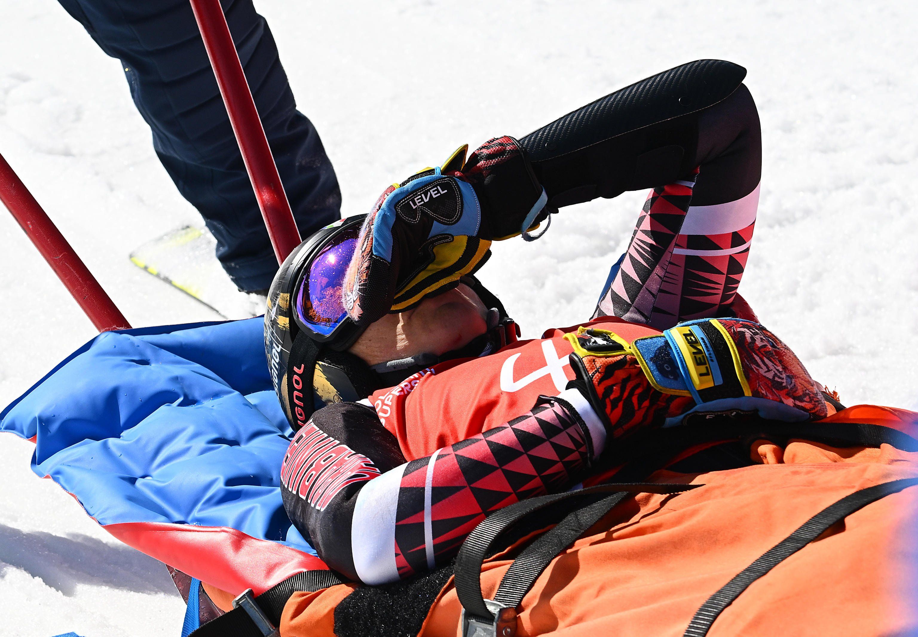 Brignone fratturata, ferma per mesi