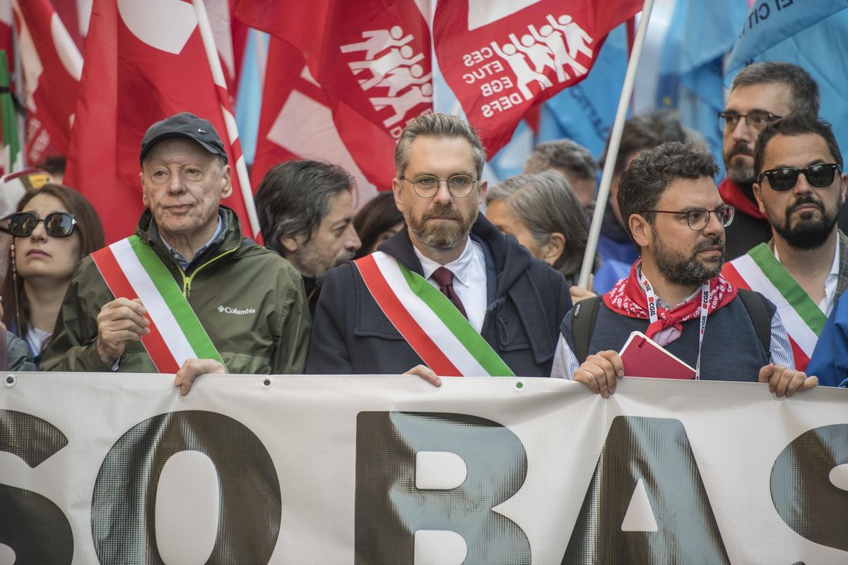 Lepore ci gira intorno per non dire che la sua piazza la pagano i cittadini