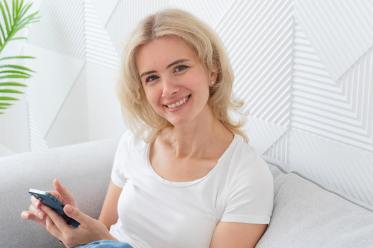 woman, woman 40s, middle-aged millennial, woman with phone, blonde woman