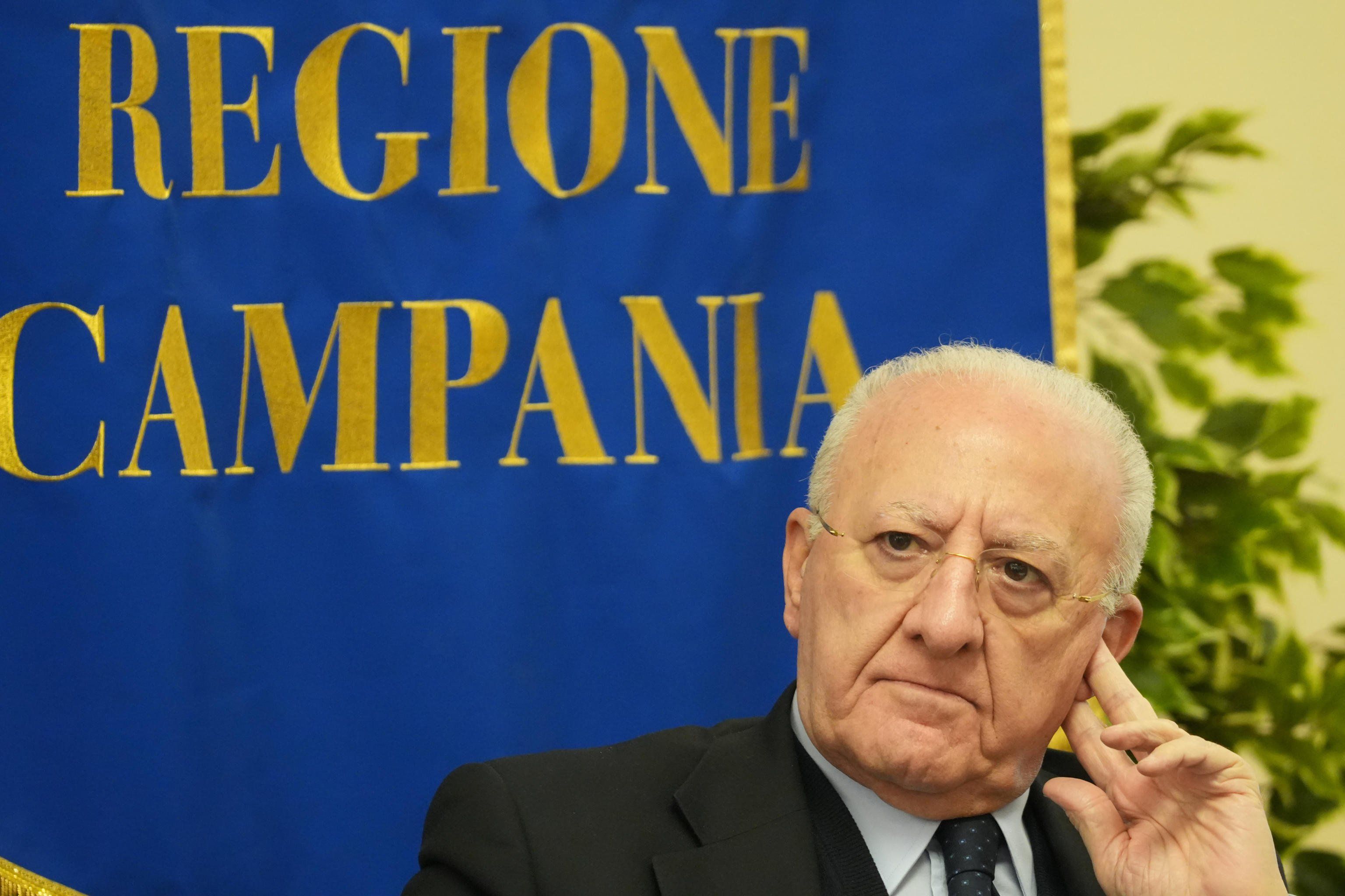 De Luca mazziato: no al terzo mandato