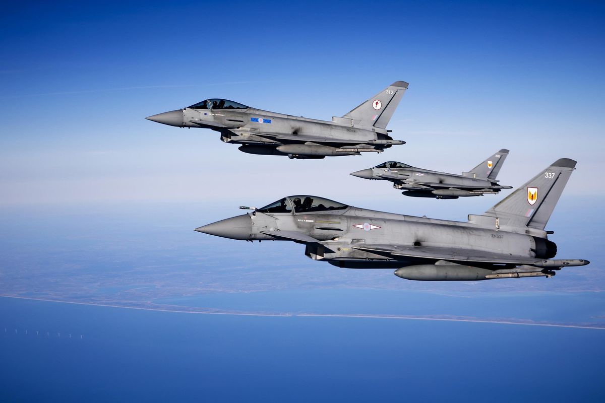 I volenterosi si polverizzano: «Manca l’aiuto degli Usa». E i soldati restano in caserma