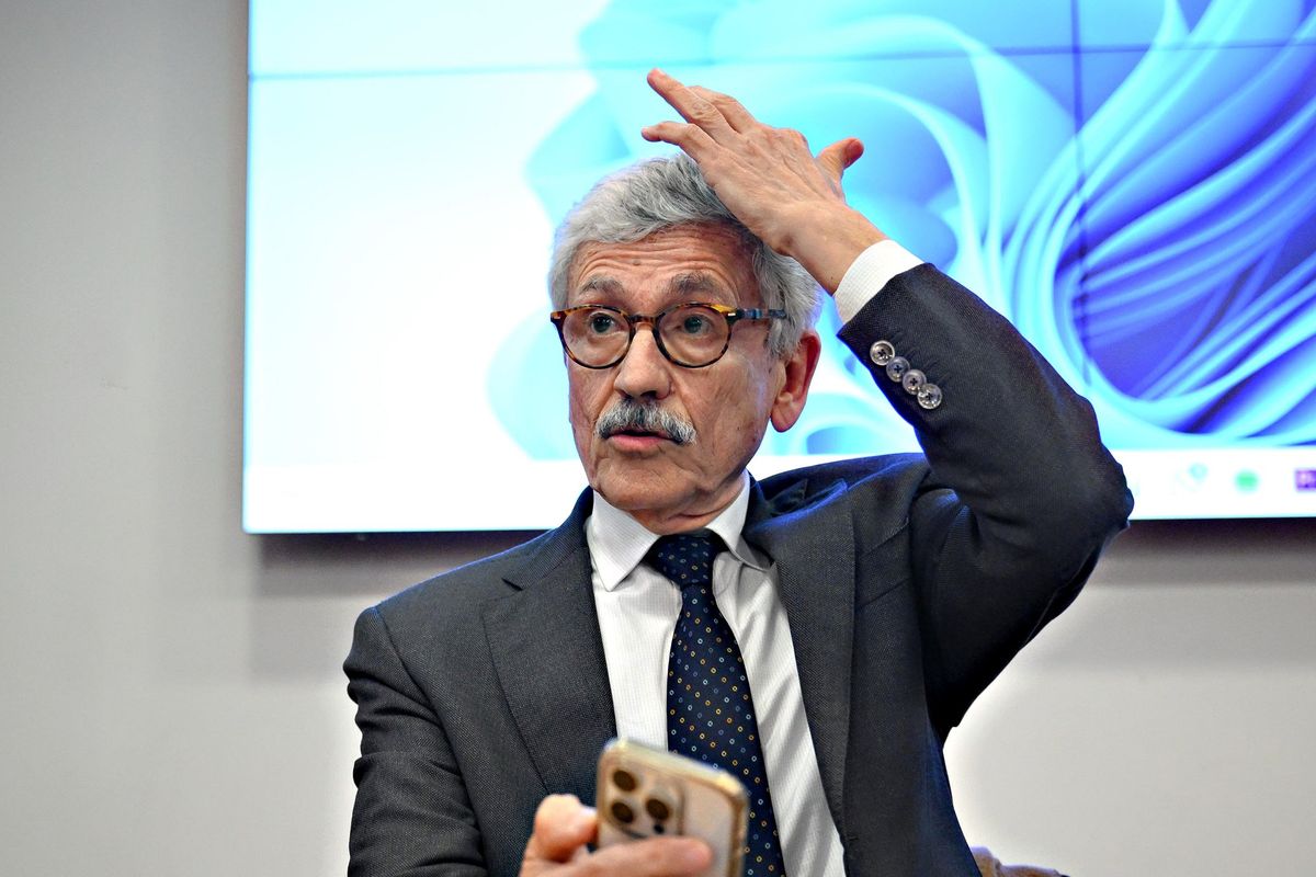 Armi, la Colombia salva D’Alema. La corruzione c’è ma si archivia