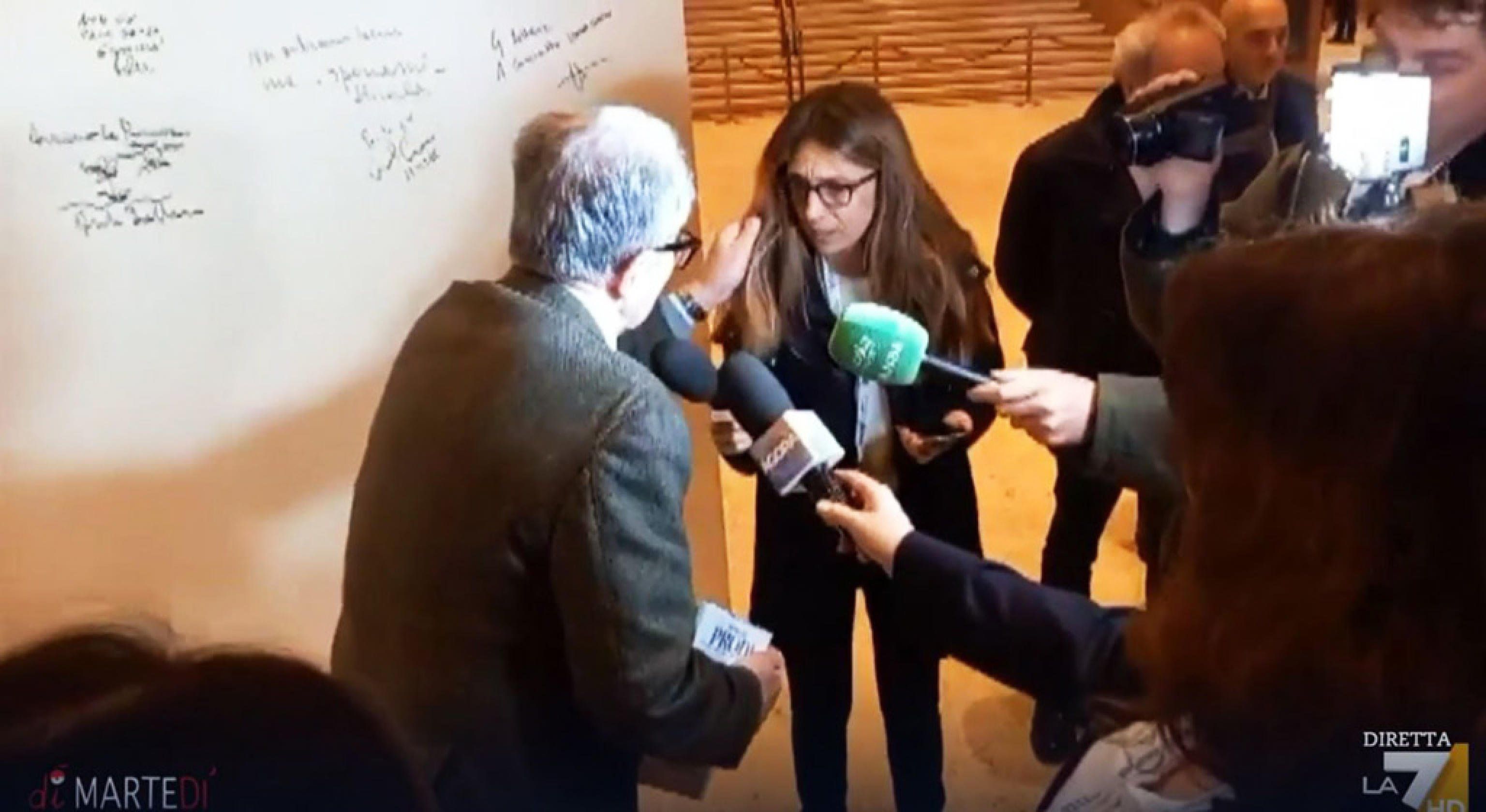 Prodi non chiede scusa alla cronista e frigna contro «i giornali di destra»