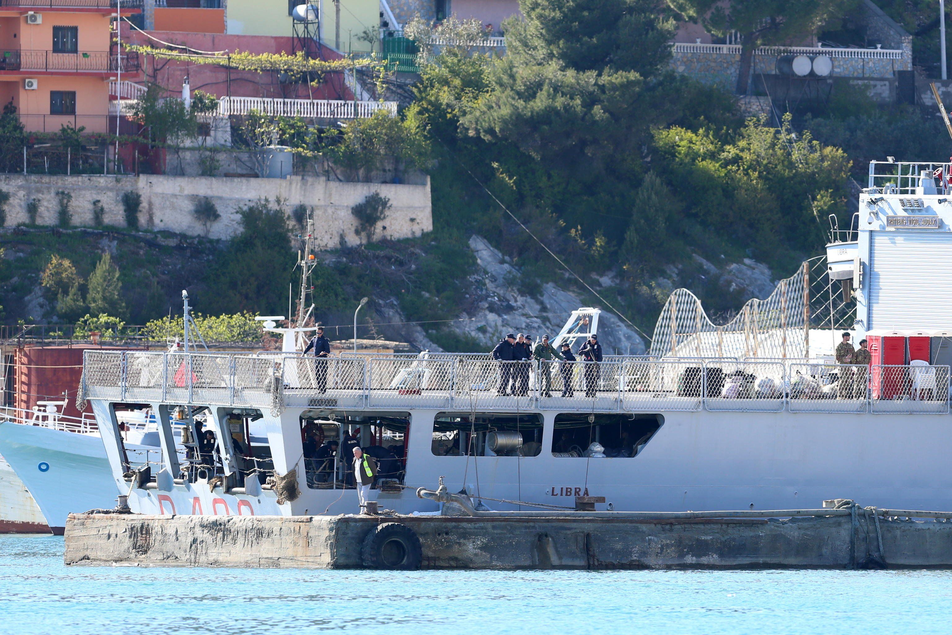 Il Pd frigna per le manette ma su quella nave c’erano stupratori e pedofili