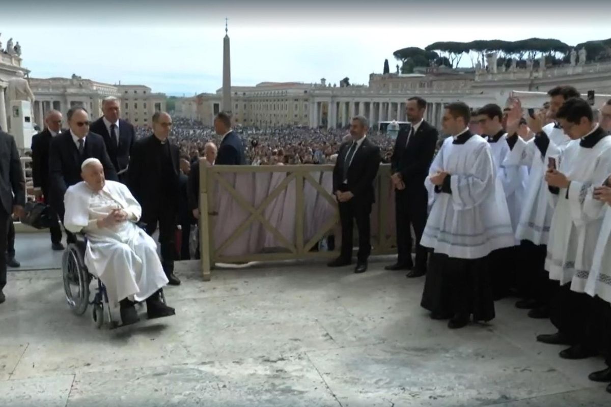 Francesco torna a fare il Papa