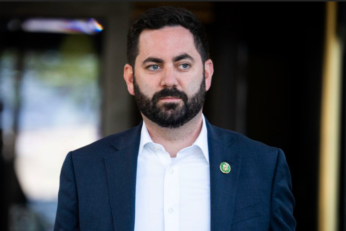 Republicans Sing Praise Of Trump Tariffs As Economy Spirals