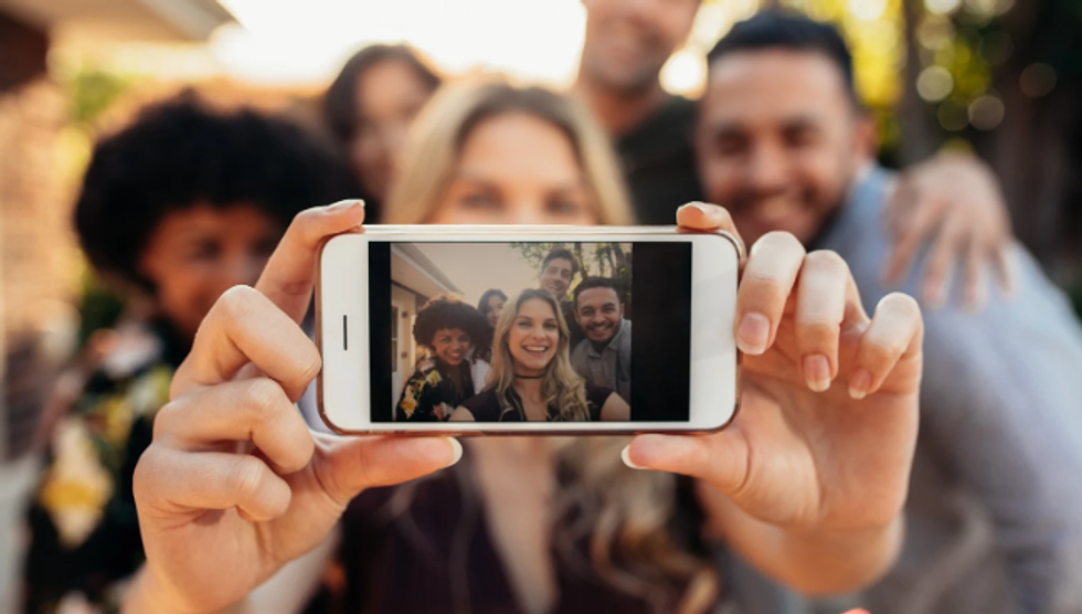 selfies, photography, friends in photos, camera phone, smartphone, good selfies, bad selfies