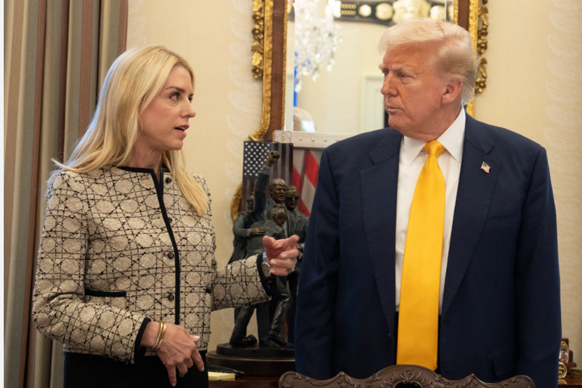 Bondi Responds Feebly To Anti-Semitic Attack On Shapiro Residence