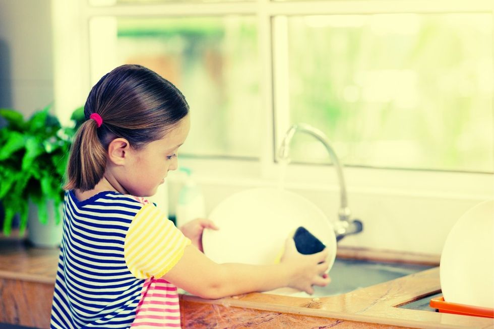 child doing dishes, 80s childhood, gen x childhood