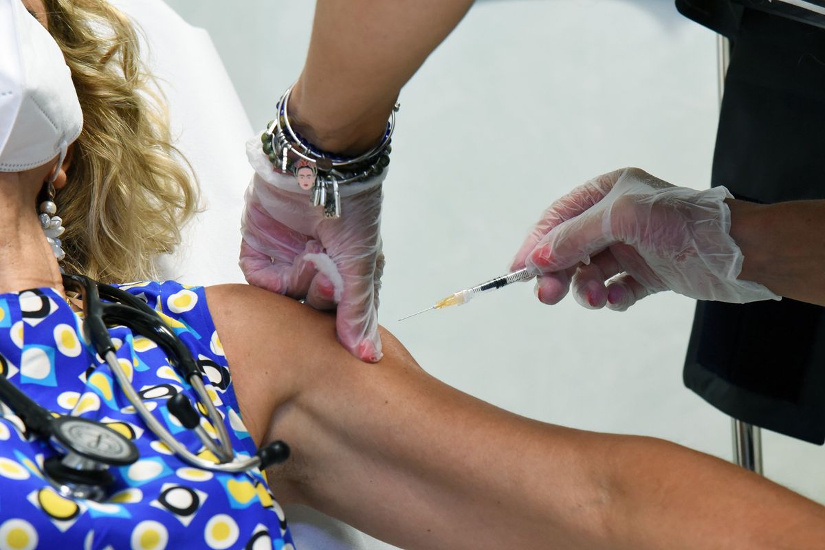 Malata per il vaccino, lo Stato fa spallucce