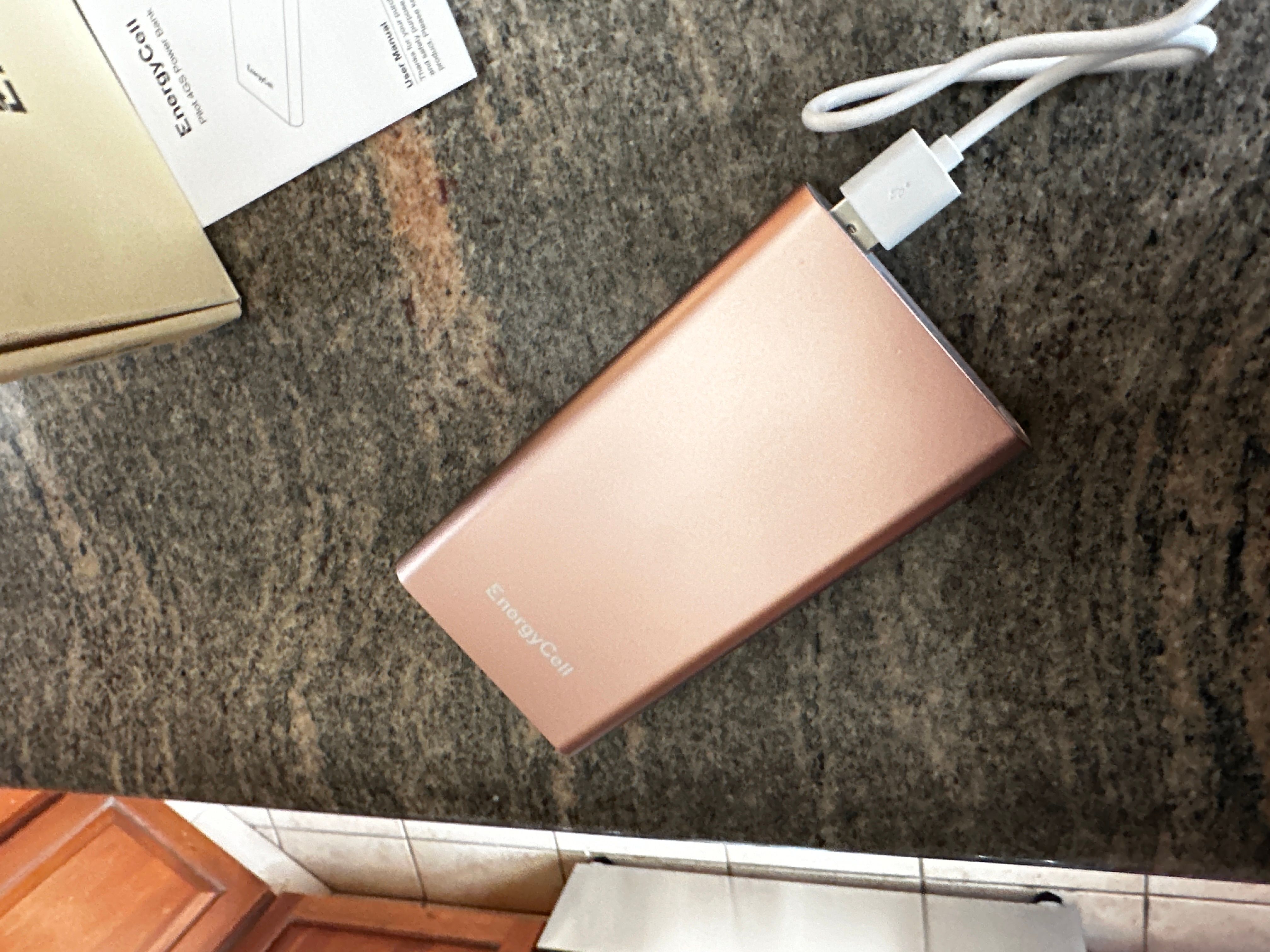 a photo of EnergryCel Pilot 4GS on a desk charging.