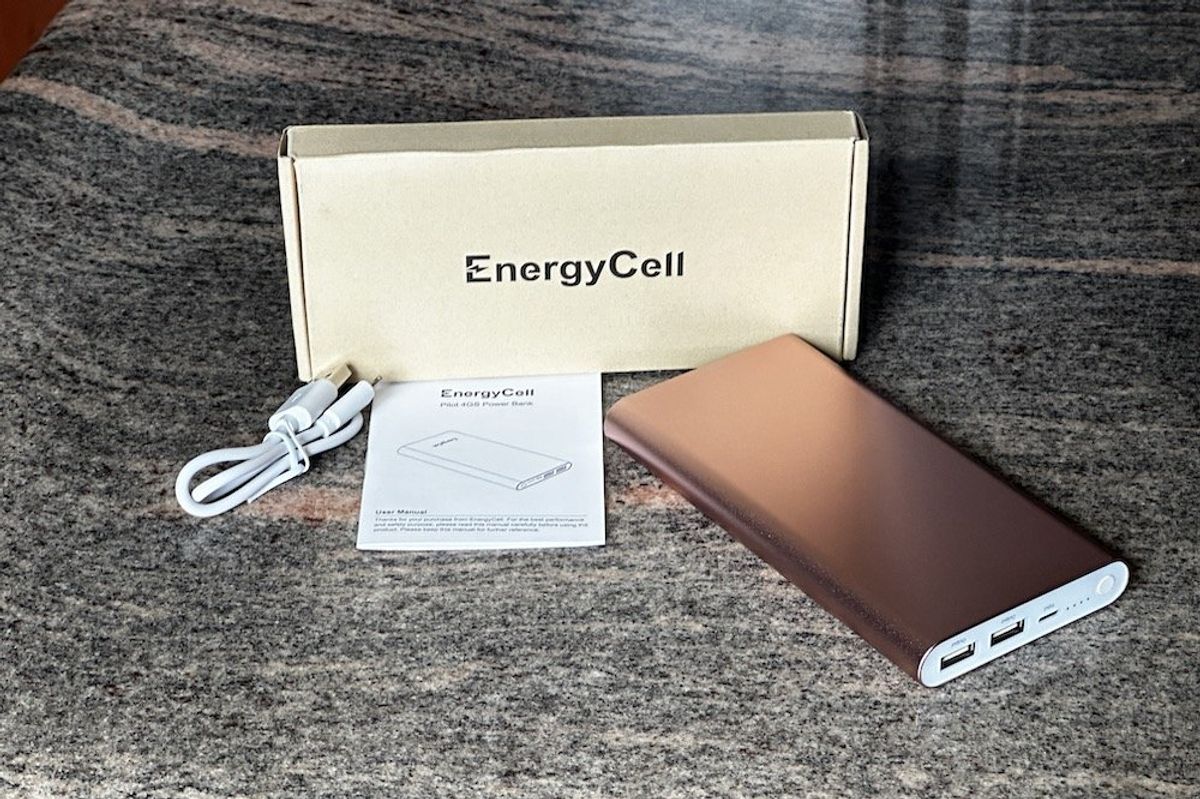 photo of EnergyCell Pilot 4GS Power Bank unboxed
