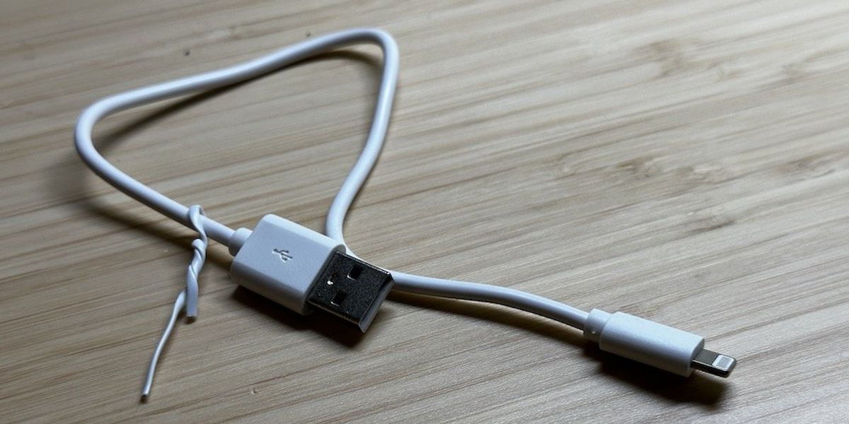 EnergyCell Pilot 4GS Power Bank power cord photo