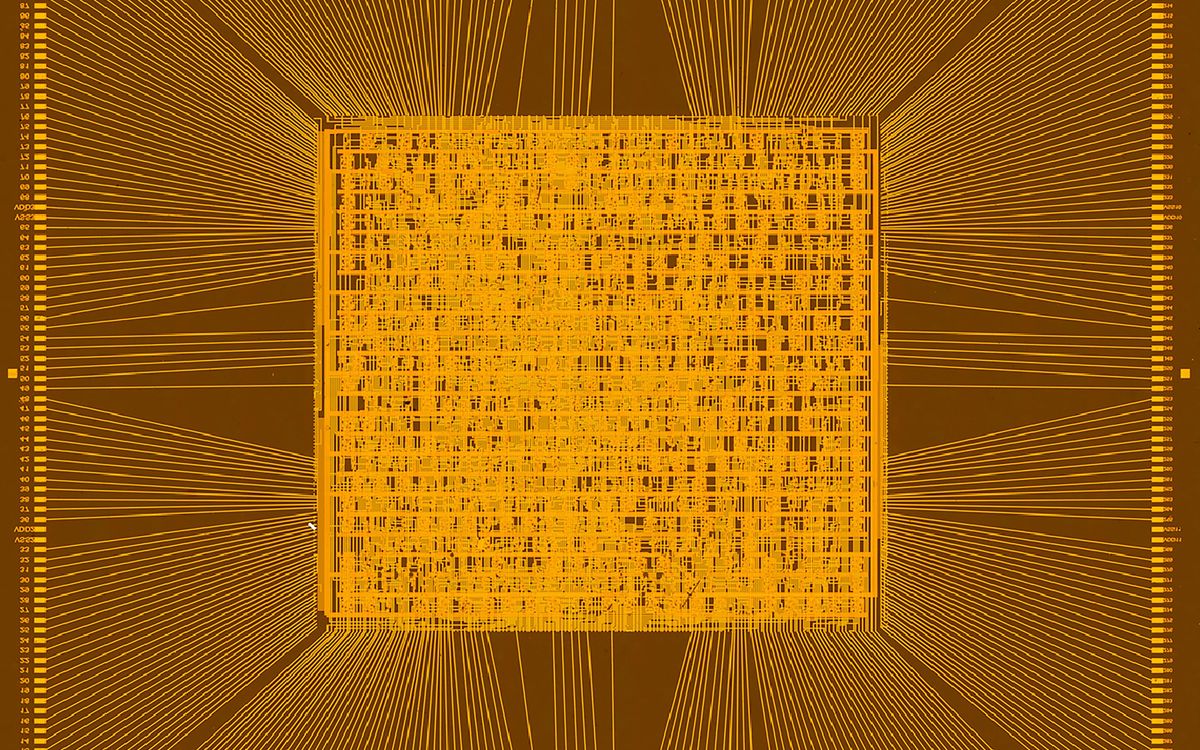 2D Chip Breakthrough: 6,000 Transistors, 3 Atoms Thick