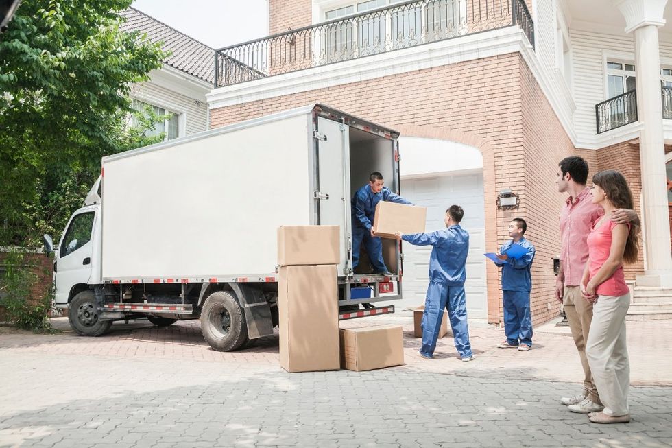 professional movers, moving, hiring movers, bras, good bras