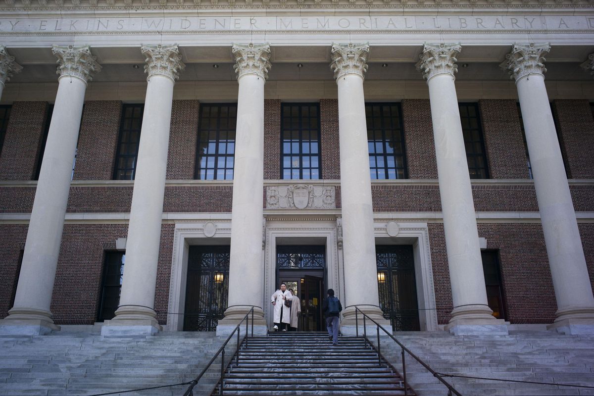 Harvard resta woke, Donald le taglia i fondi