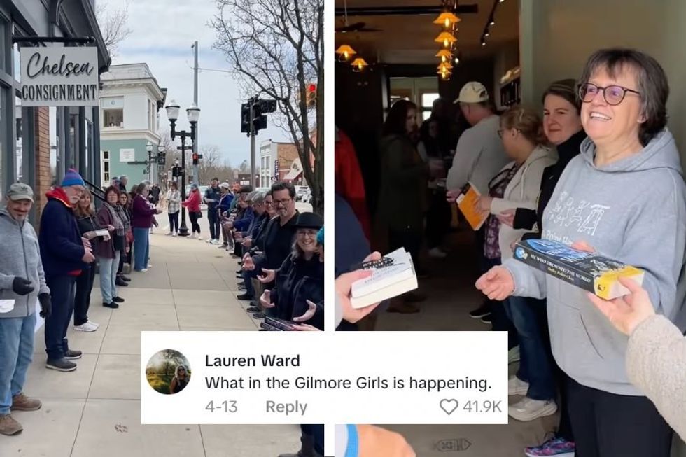 300 people create a human chain to help an independent bookstore move their entire inventory