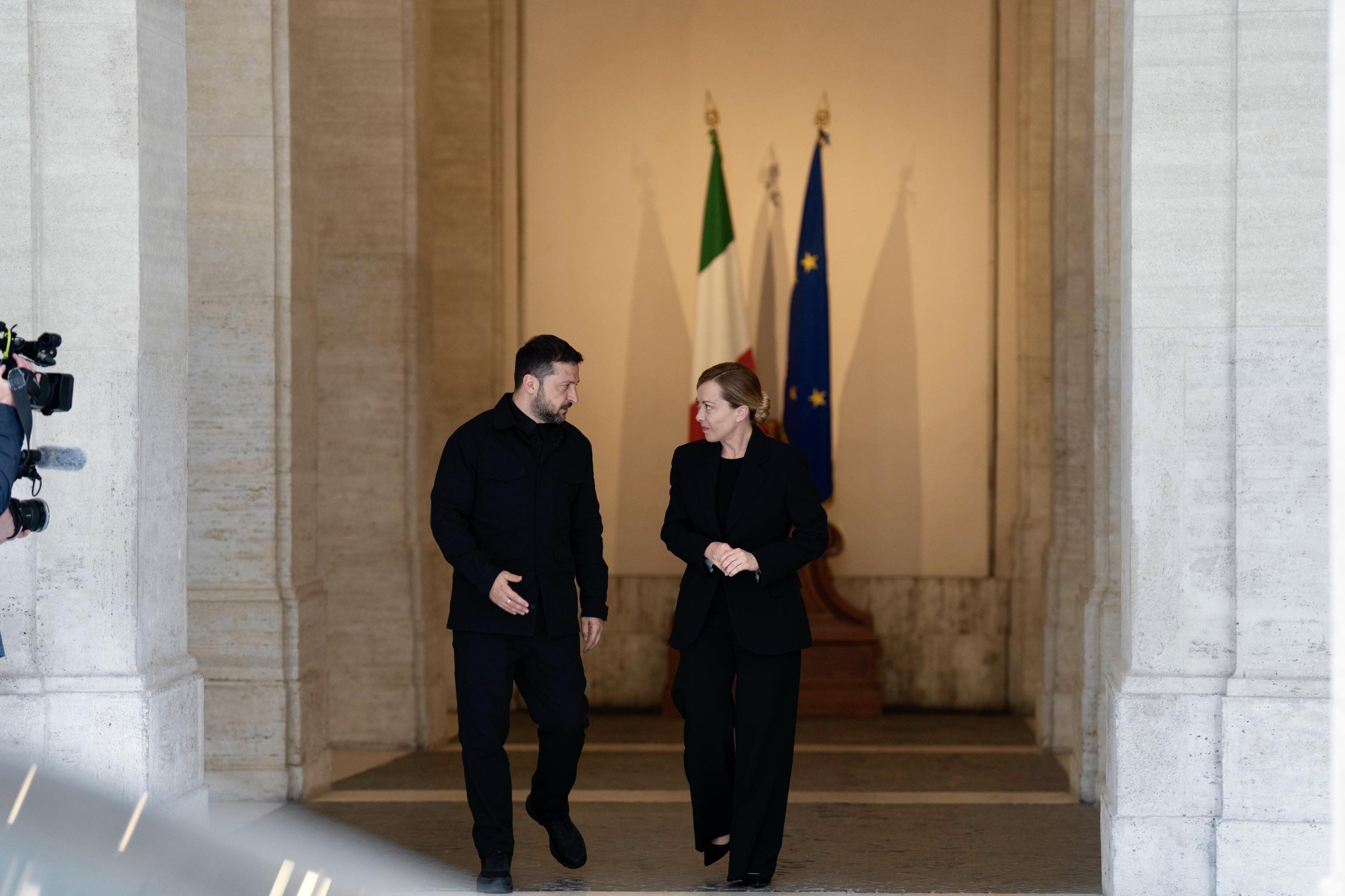 Trump e Zelensky vanno in confessionale a San Pietro per mettere fine alla guerra