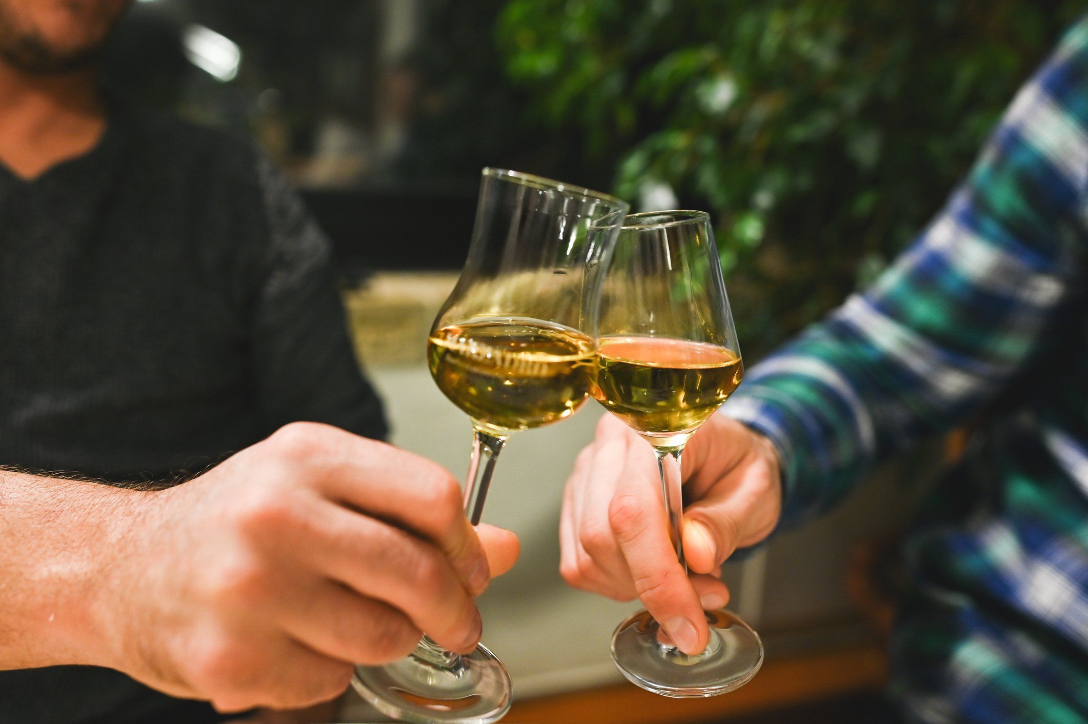 Da sfizio di fine pasto a trattamento di benessere. Le tante vite della grappa