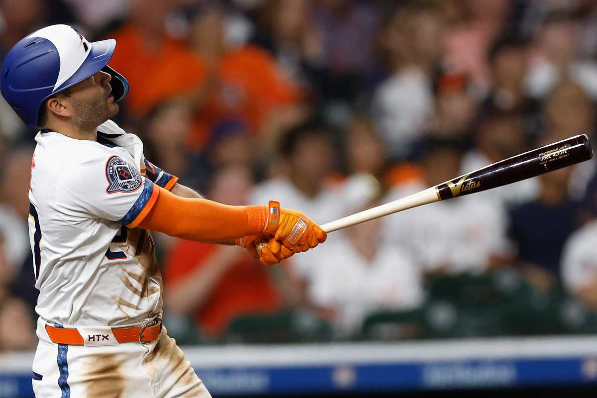 Jose Altuve powers Astros past Tigers with two-run homer