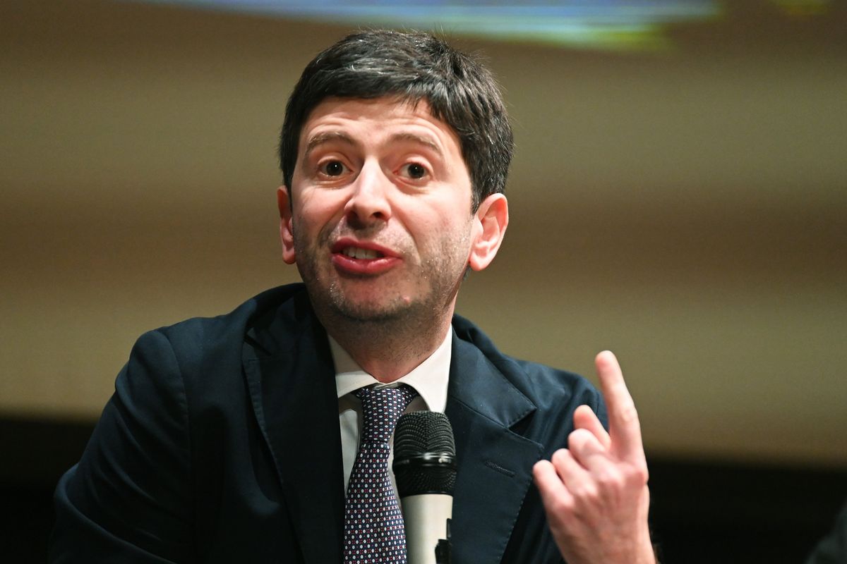 Sette Procure aprono inchieste sulla «vigile attesa» di Speranza