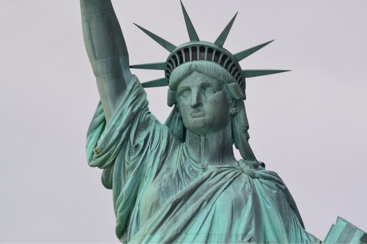 statue of liberty, chains, broken shackles, anti-slavery, abolition