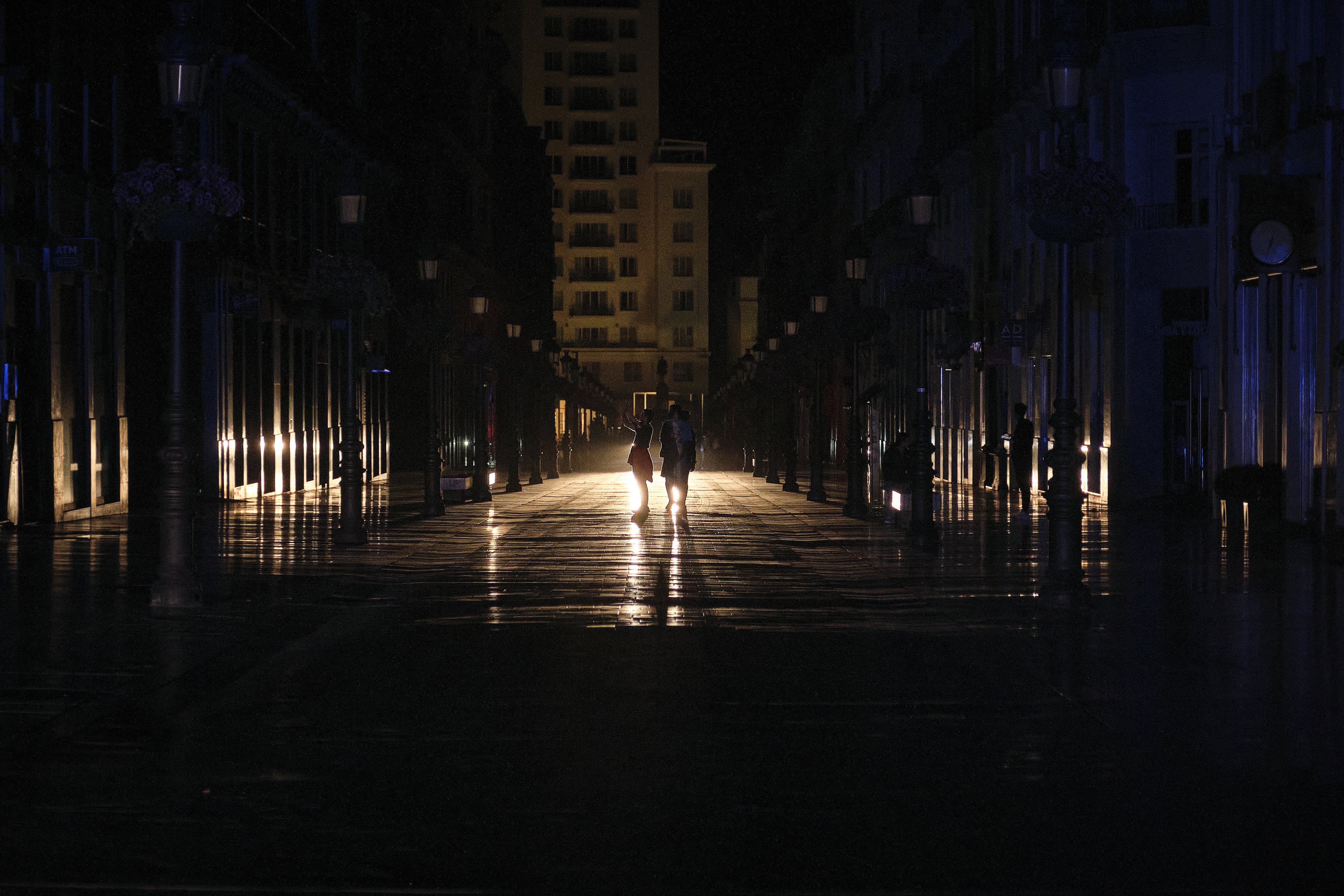 Blackout totale in cinque secondi: le rinnovabili mandano in tilt la rete